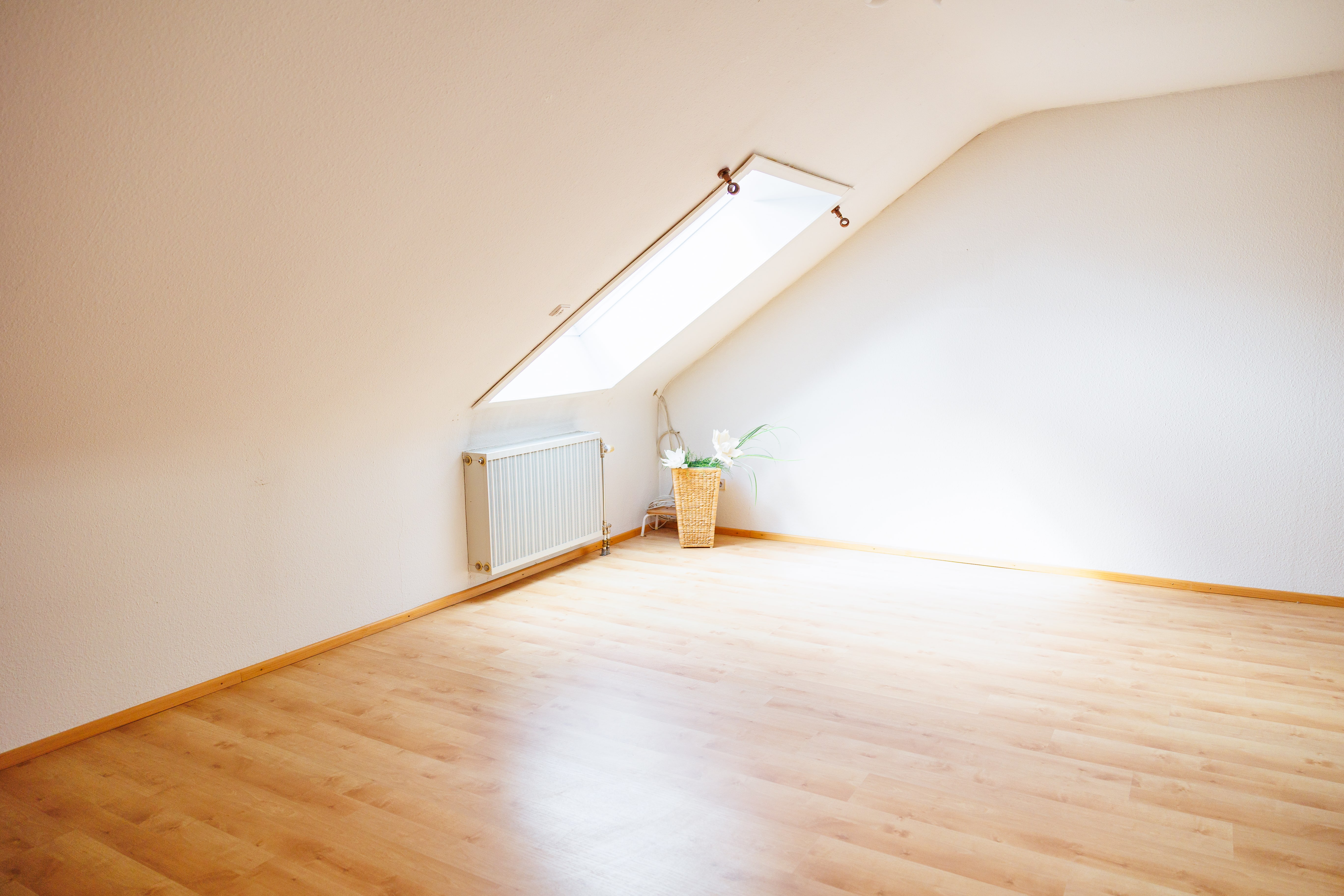 Objekt-ID 2135 Reihenmittelhaus, Dachgeschosszimmer Objekt-ID 2135 Reihenmittelhaus, Dachgeschosszimmer